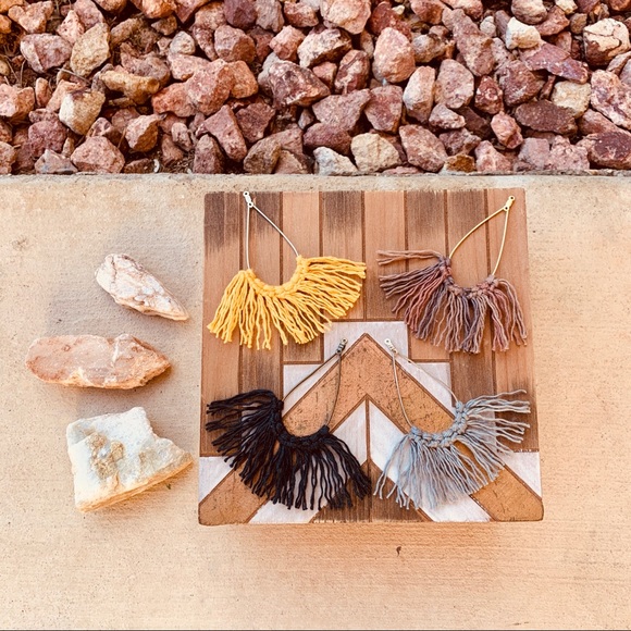 the AIDYN style handmade macrame tassel earrings - Picture 4 of 4